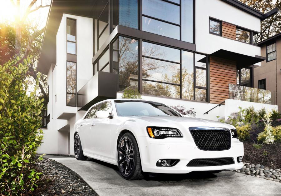 Chrysler 300C SRT8 2012 года  (фото 72 из 100)